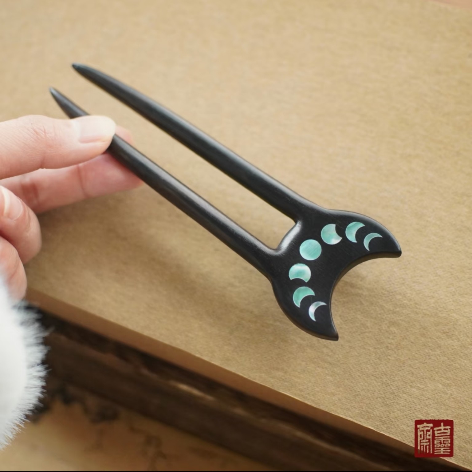 Lunar Phases Nacre Hairpin