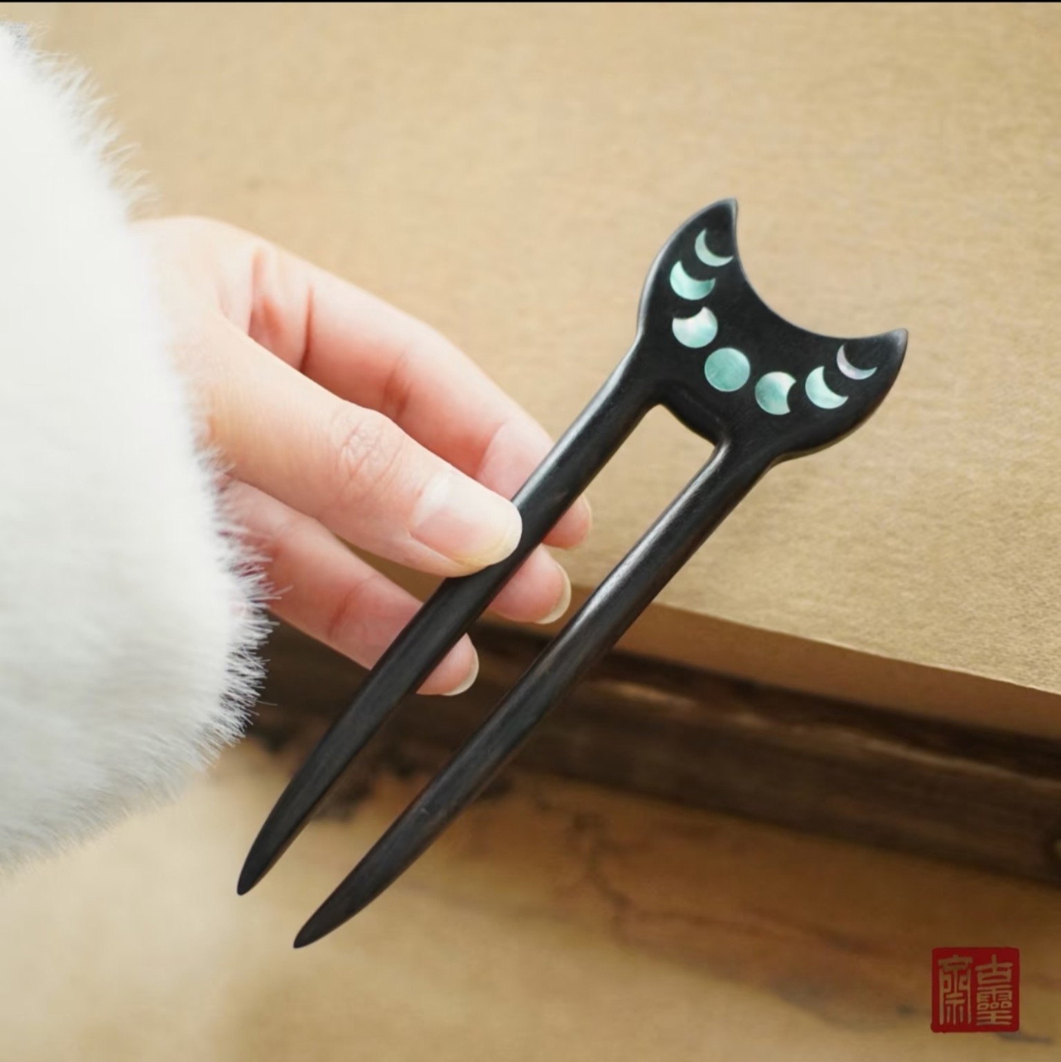 Lunar Phases Nacre Hairpin
