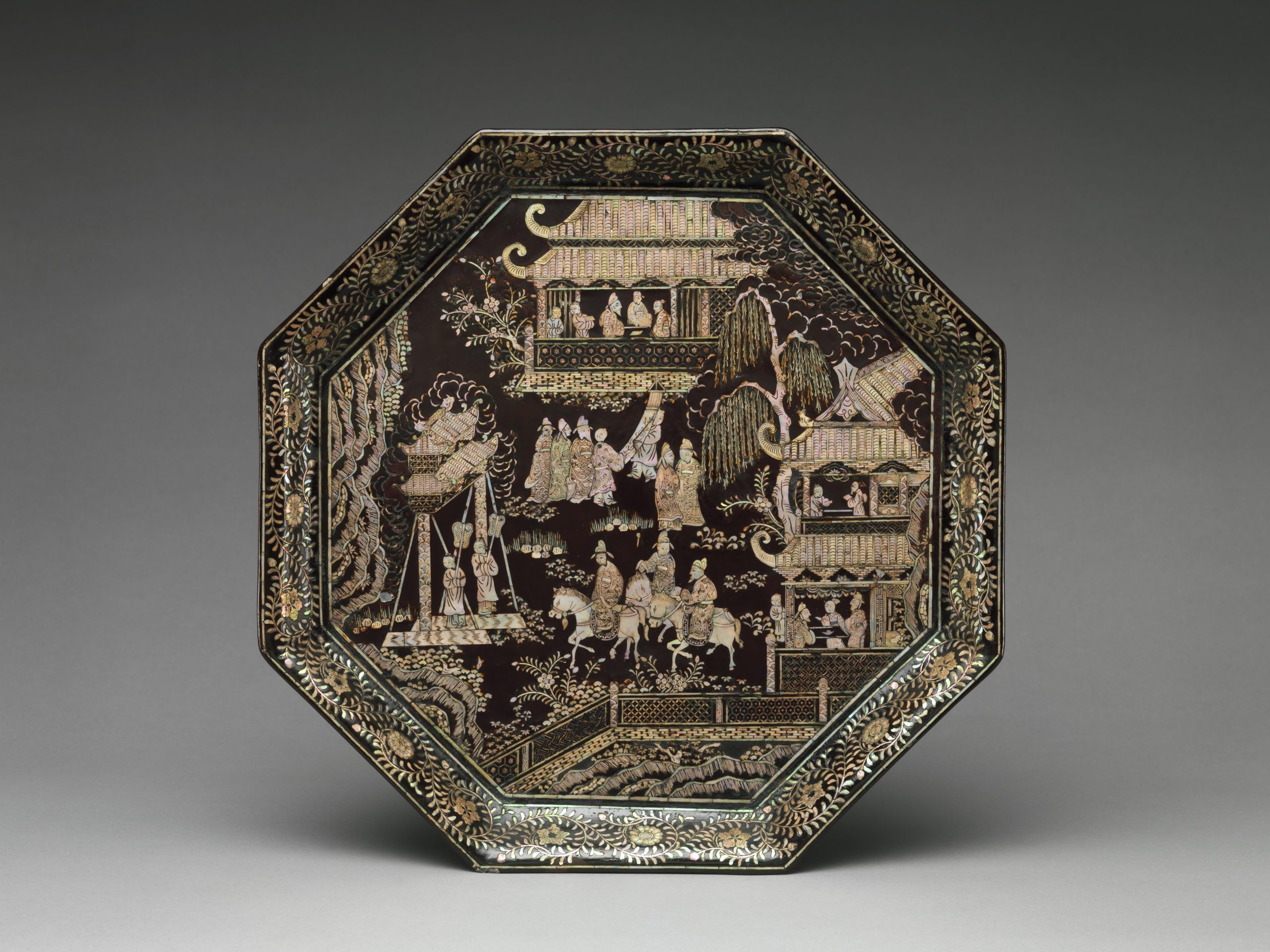 Octagonal black lacquer tray inlaid with mother-of-pearl figures, buildings and trees, 15th century Ming dynasty